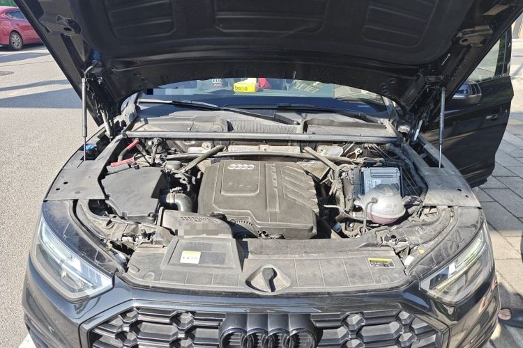 Used Audi Q5L 2024 40 TFSI Luxury Dynamic Edition Engine Bay