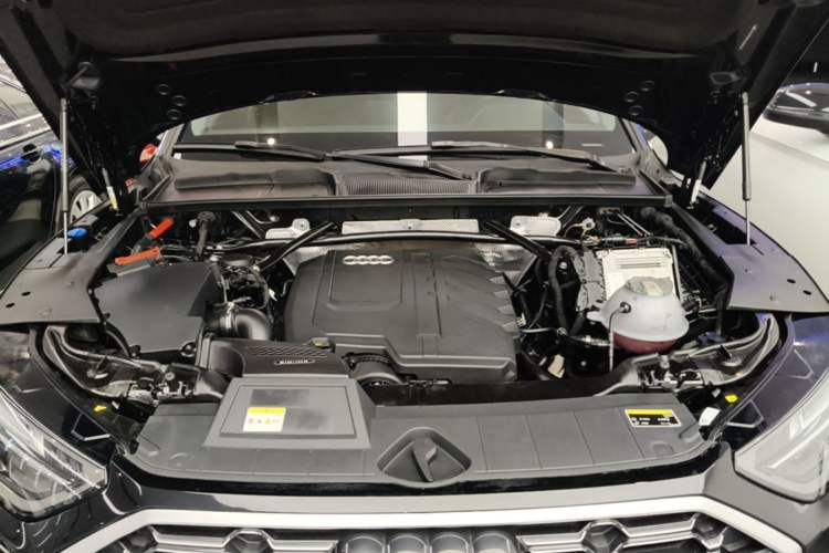 Used Audi Q5L 2024 40 TFSI Fashion Dynamic Model Engine Bay