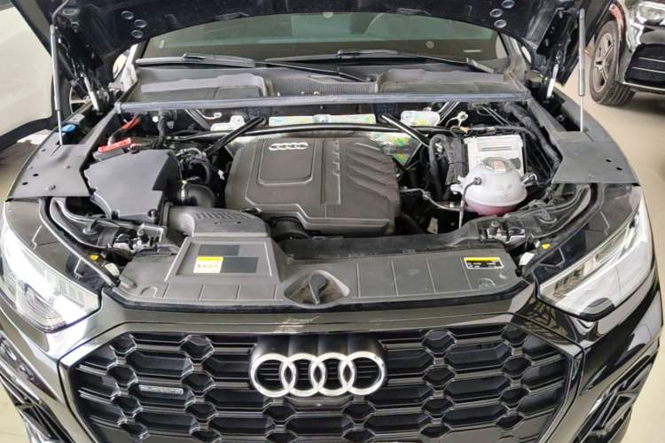 Used Audi Q5L 2024 40 TFSI Luxury Dynamic Edition Engine Bay