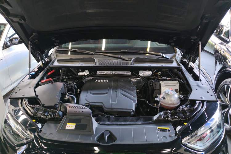 Used Audi Q5L 2024 40 TFSI Luxury Dynamic Edition Engine Bay