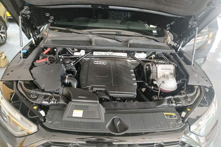 Used Audi Q5L 2024 40 TFSI Luxury Dynamic Edition Engine Bay