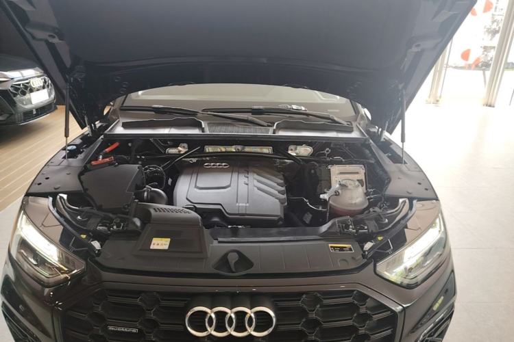 Used Audi Q5L 2024 40 TFSI Luxury Dynamic Edition Engine Bay