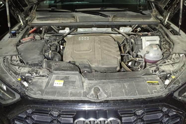 Used Audi Q5L 2024 40 TFSI Luxury Dynamic Edition Engine Bay