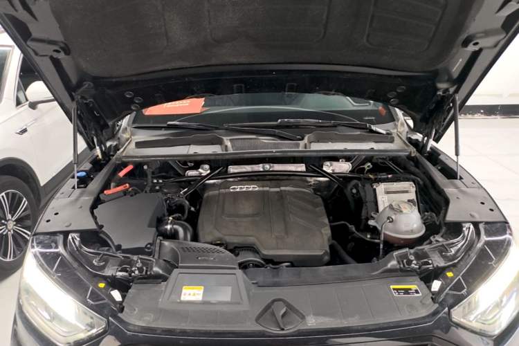Used Audi Q5L 2024 40 TFSI Luxury Dynamic Edition Engine Bay