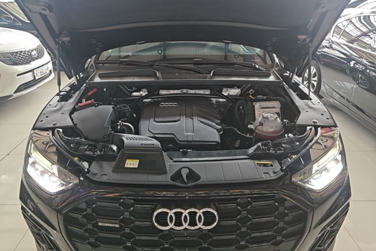 Used Audi Q5L 2024 40 TFSI Luxury Dynamic Edition Engine Bay