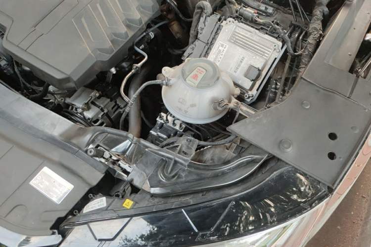 Used Audi Q5L 2024 40 TFSI Luxury Dynamic Edition Engine Bay Left