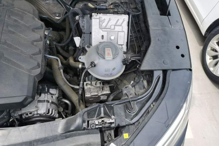 Used Audi Q5L 2024 45 TFSI Luxury Dynamic Model Engine Bay Left