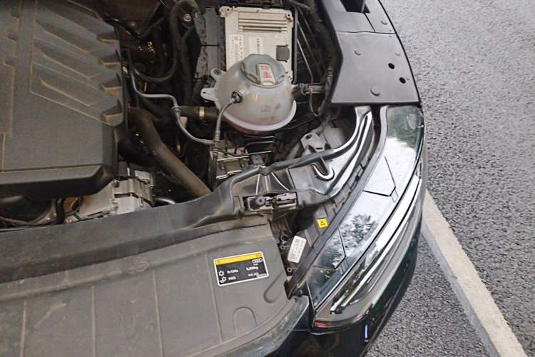 Used Audi Q5L 2024 40 TFSI Luxury Dynamic Edition Engine Bay Left