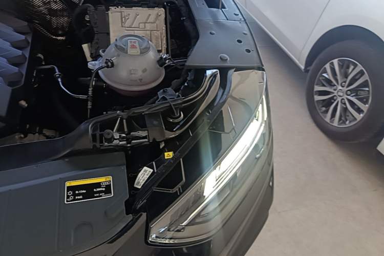 Used Audi Q5L 2024 45 TFSI Luxury Dynamic Model Engine Bay Left