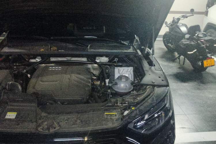 Used Audi Q5L 2024 45 TFSI Luxury Dynamic Model Engine Bay Left