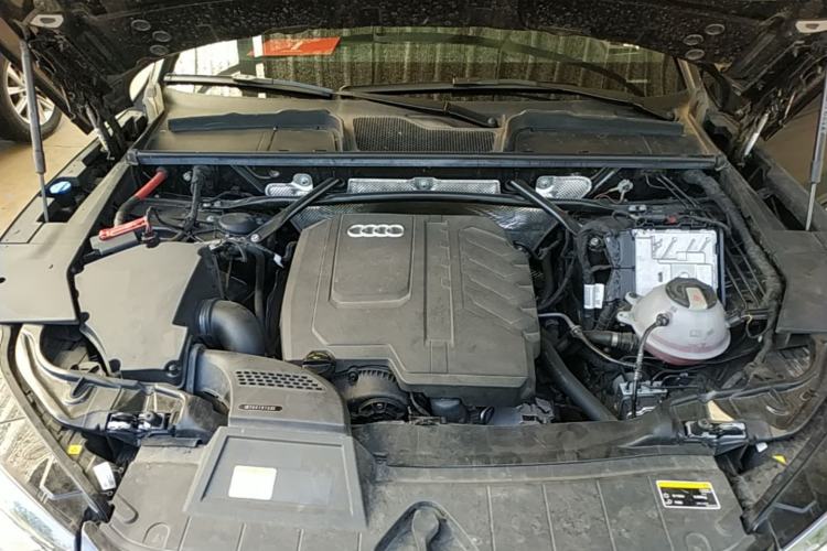 Used Audi Q5L 2024 45 TFSI Luxury Dynamic Model Engine Bay
