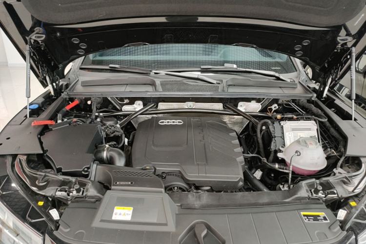 Used Audi Q5L 2024 40 TFSI Luxury Dynamic Edition Engine Bay