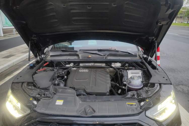 Used Audi Q5L 2024 40 TFSI Luxury Dynamic Edition Engine Bay