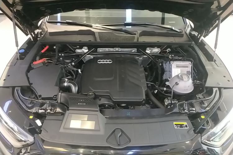 Used Audi Q5L 2024 40 TFSI Luxury Dynamic Edition Engine Bay