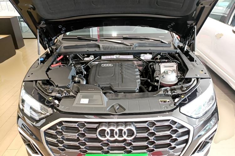 Used Audi Q5L 2024 40 TFSI Fashion Dynamic Model Engine Bay