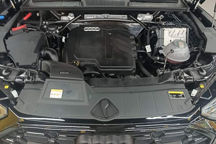 Used Audi Q5L 2024 45 TFSI Luxury Dynamic Model Engine Bay