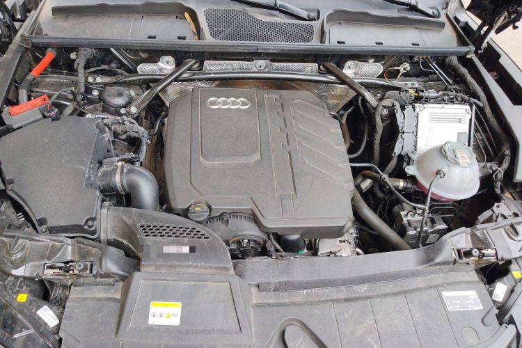 Used Audi Q5L 2024 40 TFSI Luxury Dynamic Edition Engine Bay