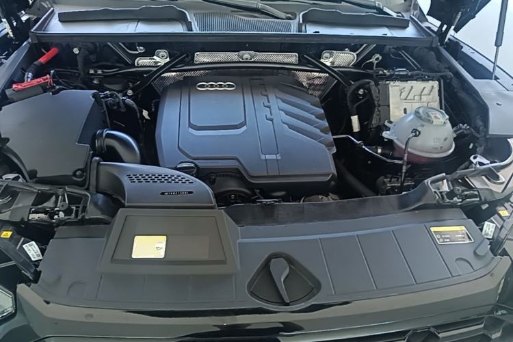 Used Audi Q5L 2024 45 TFSI Luxury Dynamic Model Engine Bay