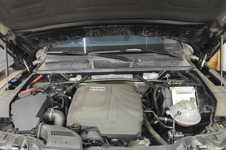 Used Audi Q5L 2024 40 TFSI Luxury Dynamic Edition Engine Bay