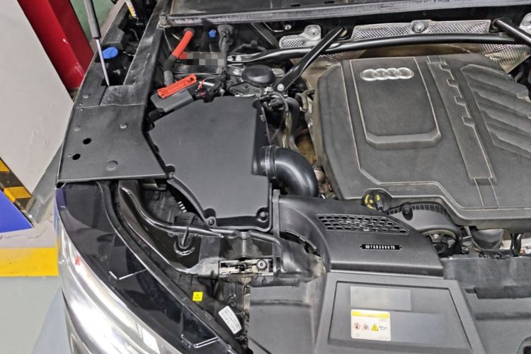 Used Audi Q5L 2024 45 TFSI Luxury Dynamic Model Engine Bay Right