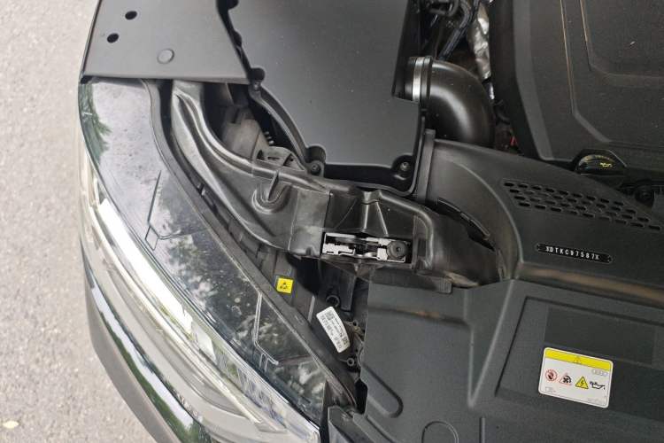 Used Audi Q5L 2024 45 TFSI Luxury Dynamic Model Engine Bay Right