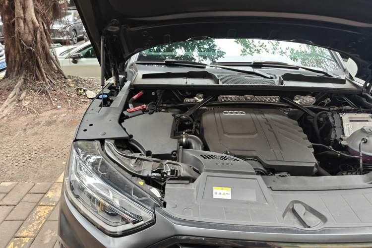 Used Audi Q5L 2024 40 TFSI Luxury Dynamic Edition Engine Bay Right