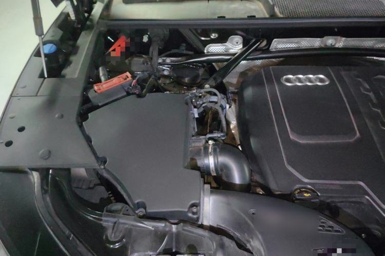 Used Audi Q5L 2024 40 TFSI Luxury Dynamic Edition Engine Bay Right