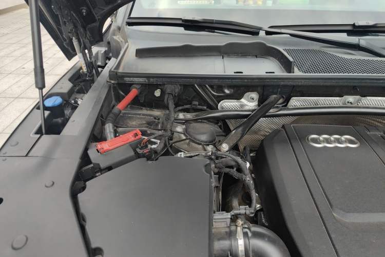 Used Audi Q5L 2024 40 TFSI Luxury Dynamic Edition Engine Bay Right