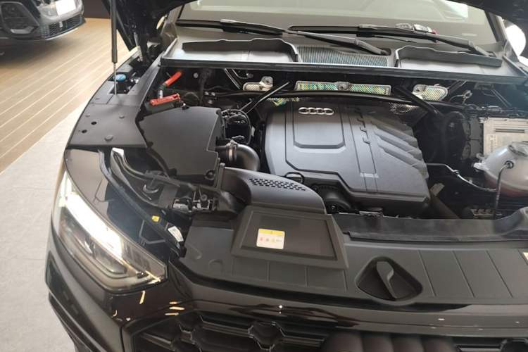 Used Audi Q5L 2024 40 TFSI Luxury Dynamic Edition Engine Bay Right