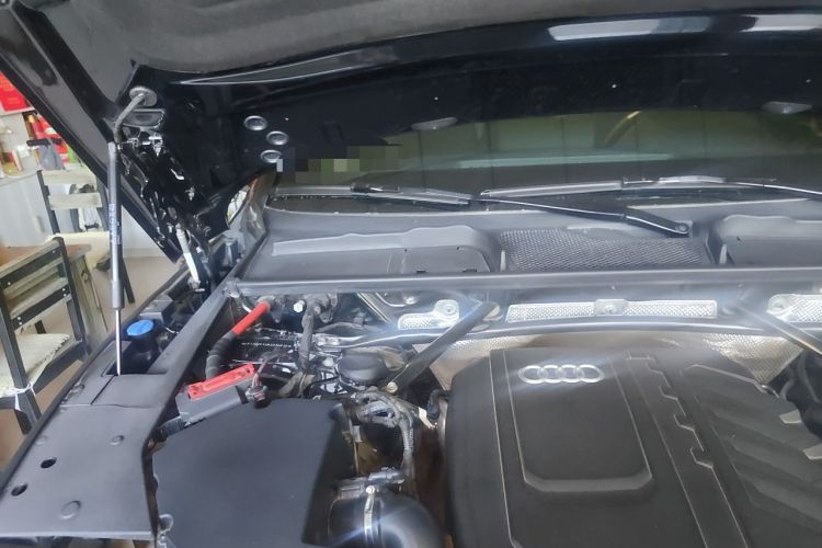 Used Audi Q5L 2024 40 TFSI Luxury Dynamic Edition Engine Bay Right