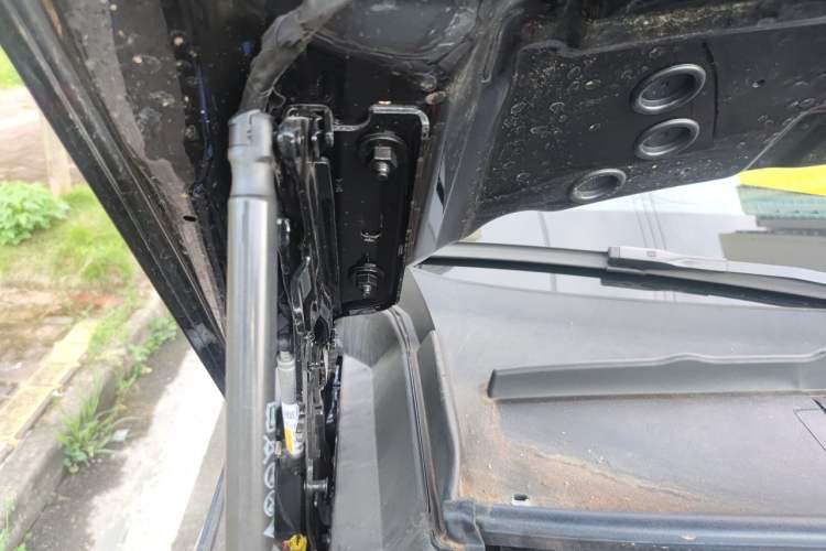 Used Audi Q5L 2024 45 TFSI Luxury Dynamic Model Engine Bay Right