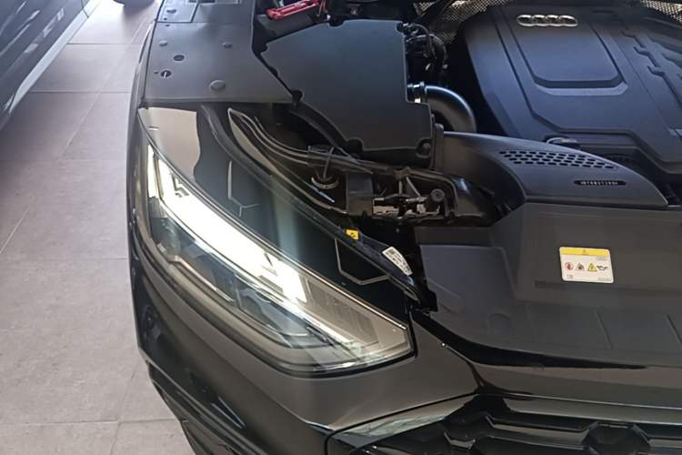 Used Audi Q5L 2024 45 TFSI Luxury Dynamic Model Engine Bay Right