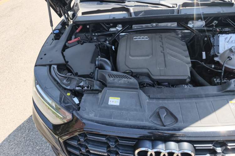 Used Audi Q5L 2024 45 TFSI Luxury Dynamic Model Engine Bay Right