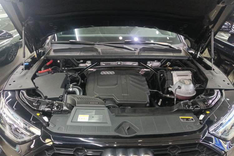 Used Audi Q5L 2024 40 TFSI Luxury Dynamic Edition Engine Bay