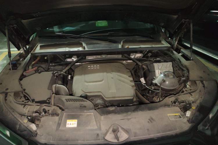 Used Audi Q5L 2024 45 TFSI Luxury Dynamic Model Engine Bay