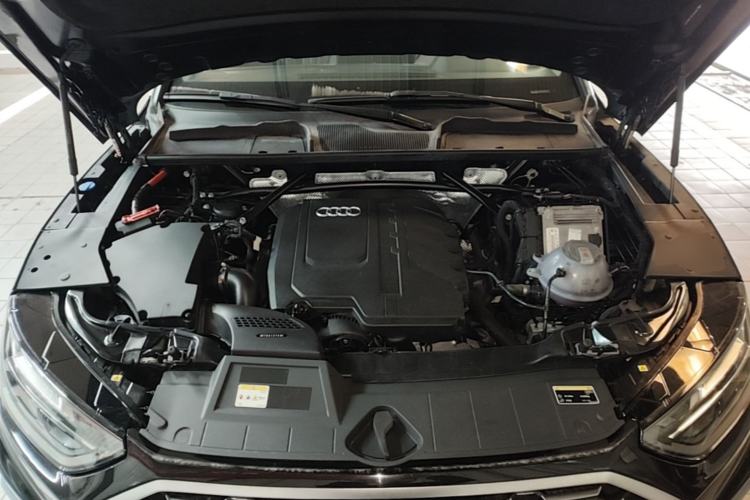 Used Audi Q5L 2024 40 TFSI Fashion Dynamic Model Engine Bay