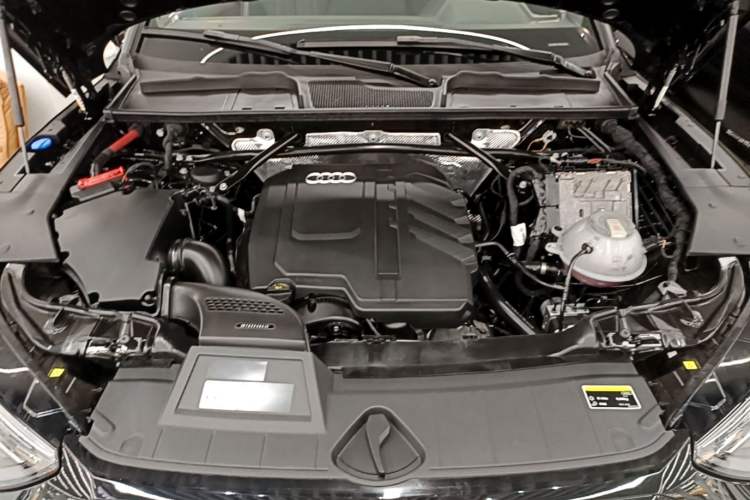 Used Audi Q5L 2024 45 TFSI Luxury Dynamic Model Engine Bay