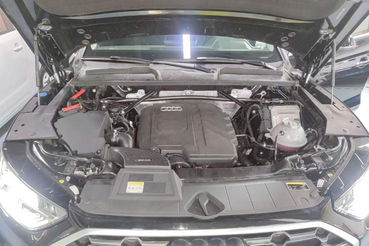 Used Audi Q5L 2024 40 TFSI Fashion Dynamic Model Engine Bay
