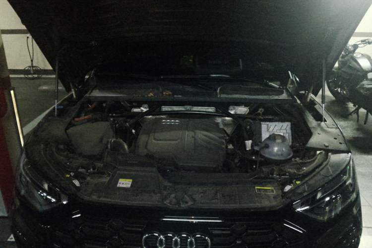 Used Audi Q5L 2024 45 TFSI Luxury Dynamic Model Engine Bay