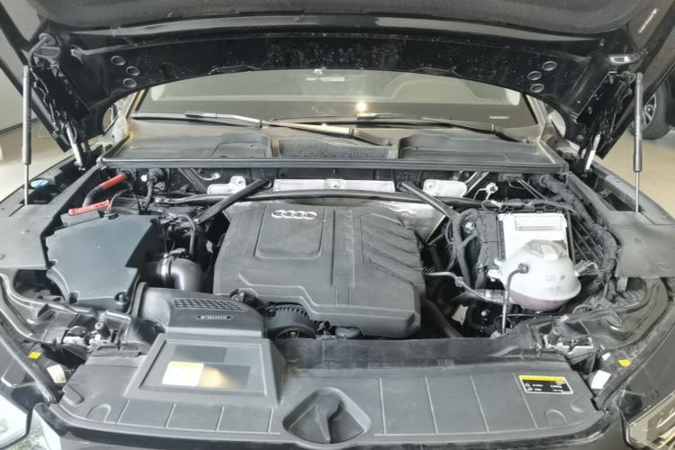 Used Audi Q5L 2024 40 TFSI Fashion Dynamic Model Engine Bay