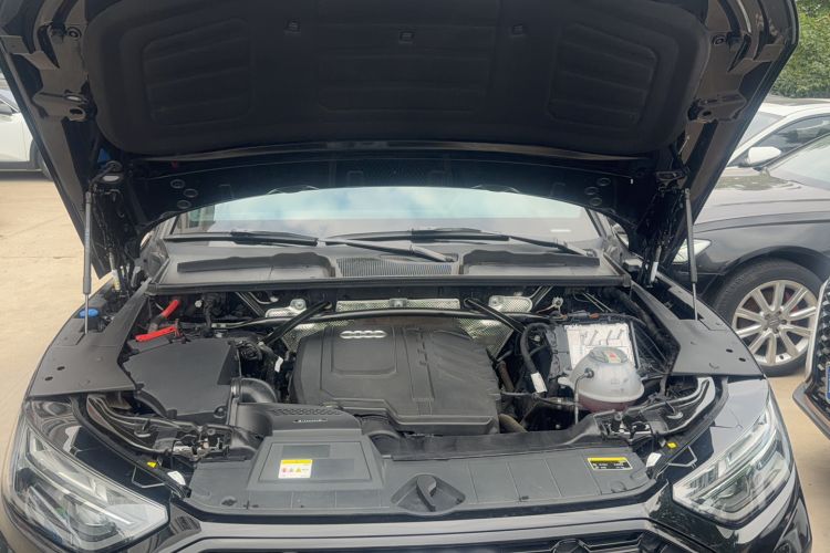 Used Audi Q5L 2024 45 TFSI Luxury Dynamic Model Engine Bay