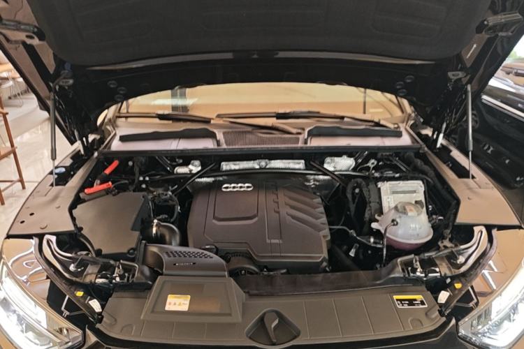 Used Audi Q5L 2024 40 TFSI Luxury Dynamic Edition Engine Bay