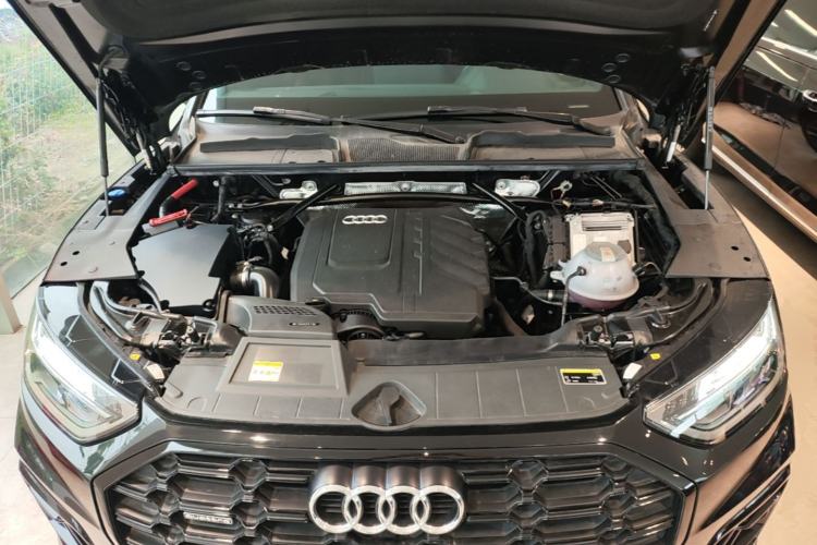 Used Audi Q5L 2024 40 TFSI Luxury Dynamic Edition Engine Bay