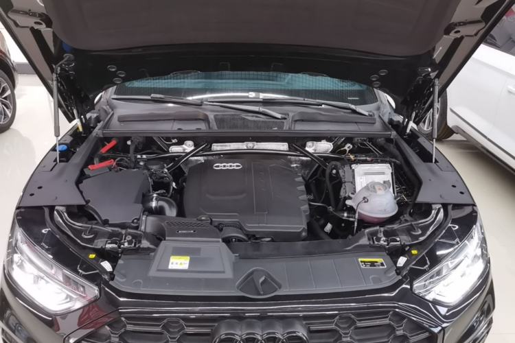 Used Audi Q5L 2024 40 TFSI Luxury Dynamic Edition Engine Bay