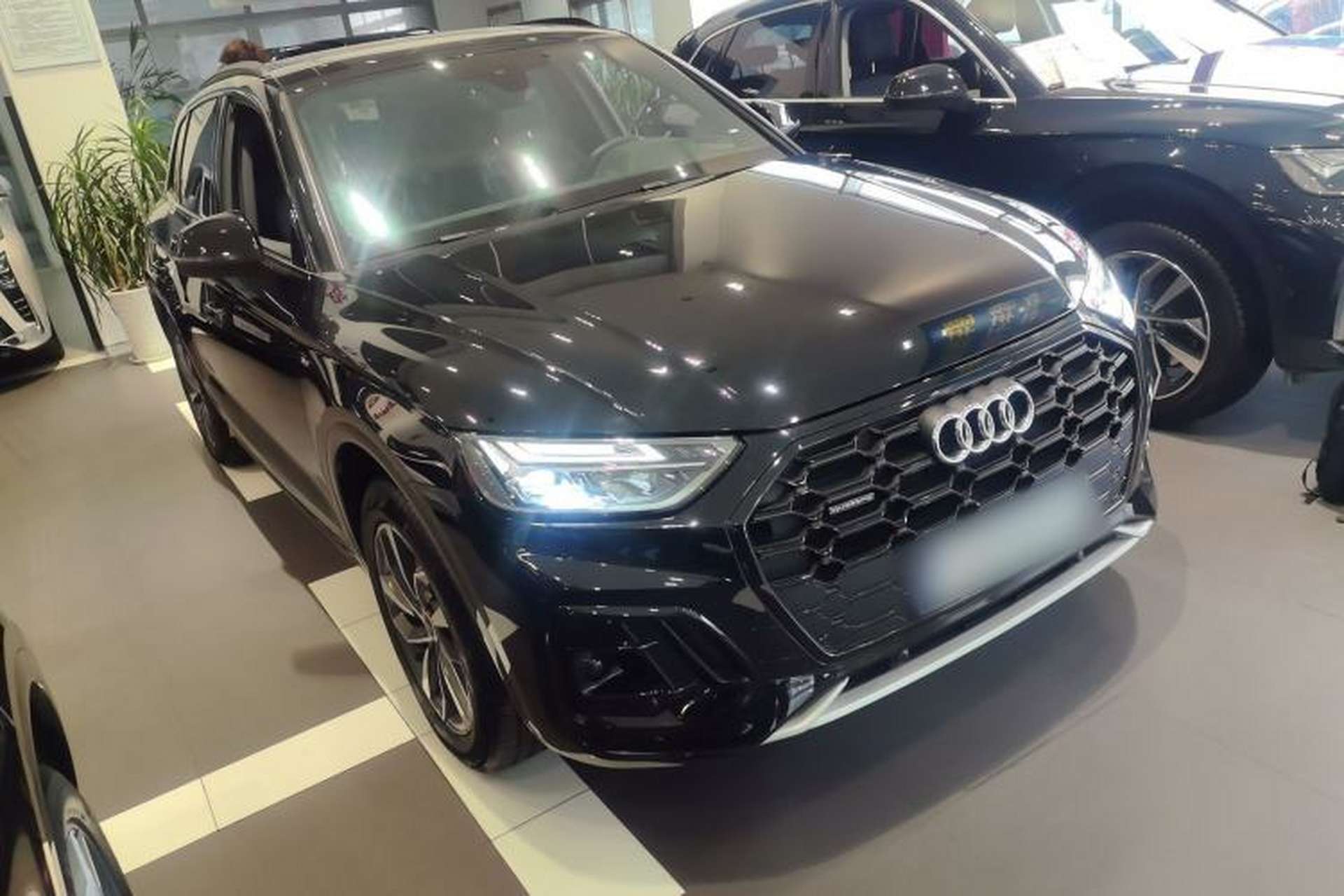 Used Audi Q5L 2024 40 TFSI Fashion Dynamic Model Front Right 45 Deg