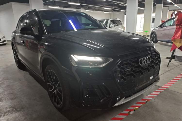 Used Audi Q5L 2024 45 TFSI Luxury Dynamic Model Front Right 45 Deg