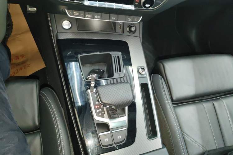 Used Audi Q5L 2024 40 TFSI Luxury Dynamic Edition Gear Lever