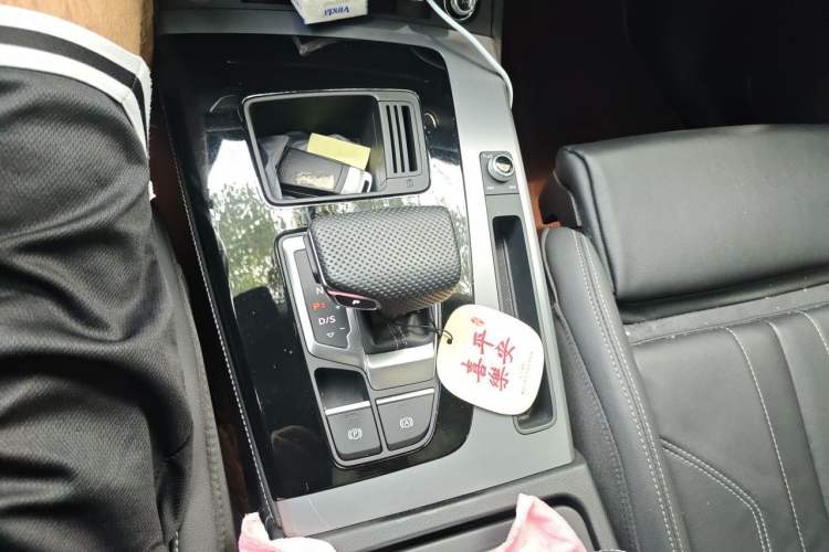 Used Audi Q5L 2024 40 TFSI Fashion Dynamic Model Gear Lever