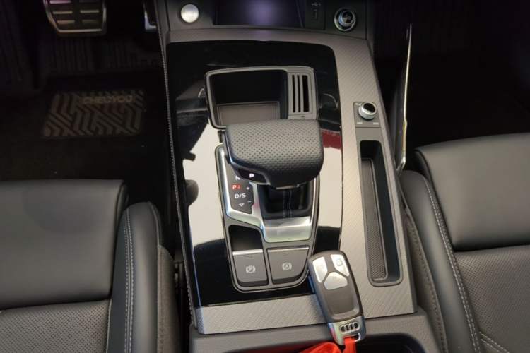 Used Audi Q5L 2024 40 TFSI Luxury Dynamic Edition Gear Lever