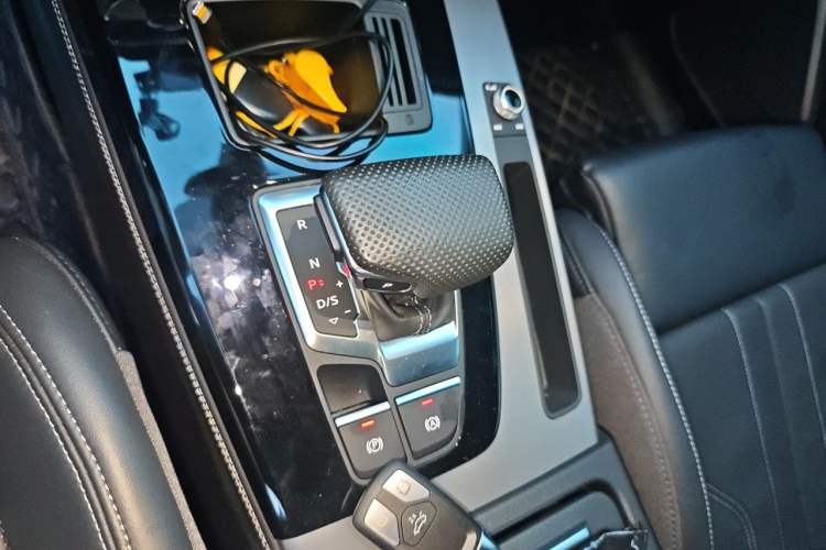 Used Audi Q5L 2024 40 TFSI Fashion Dynamic Model Gear Lever